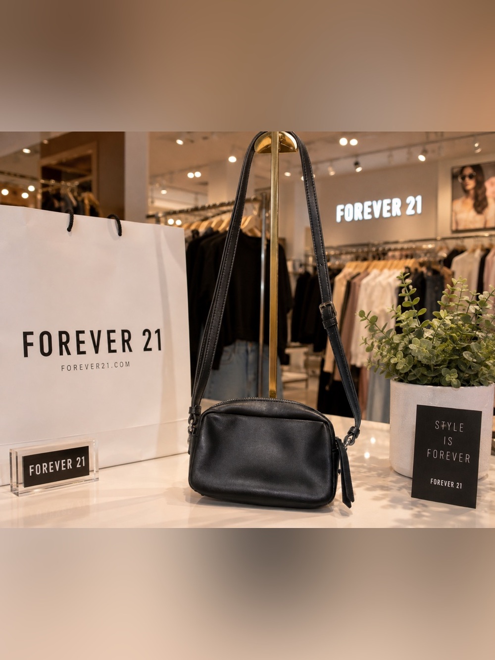 🖤 Forever 21 Black Faux Leather Crossbody Bag